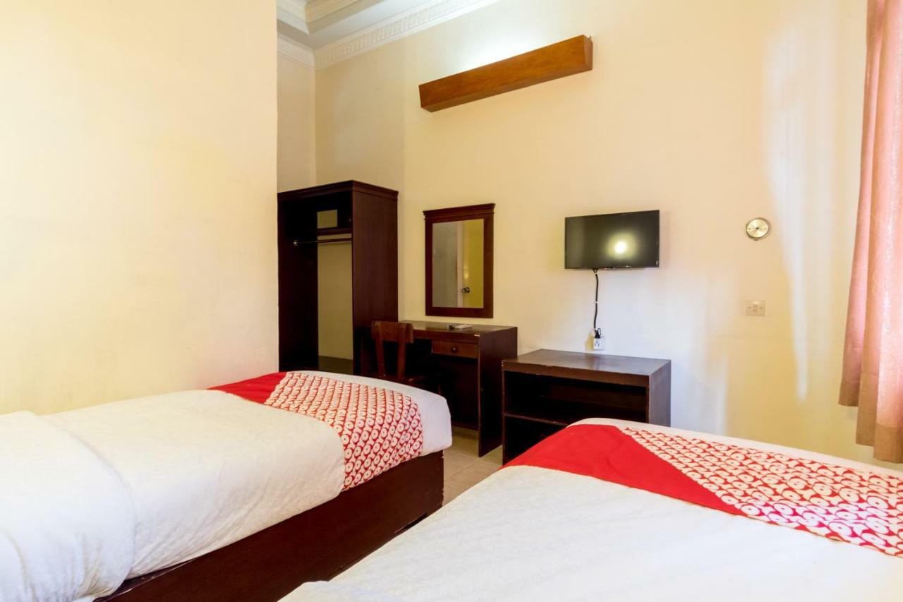 Oyo 1030 Hotel Bumi Asih Medan Exterior foto